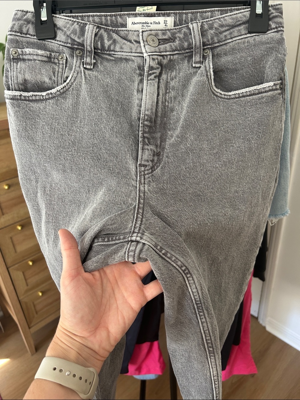 Abercrombie & Fitch The Mom High Rise. 27/4R. 26” inseam. Stretch. Clean - Picture 4 of 5